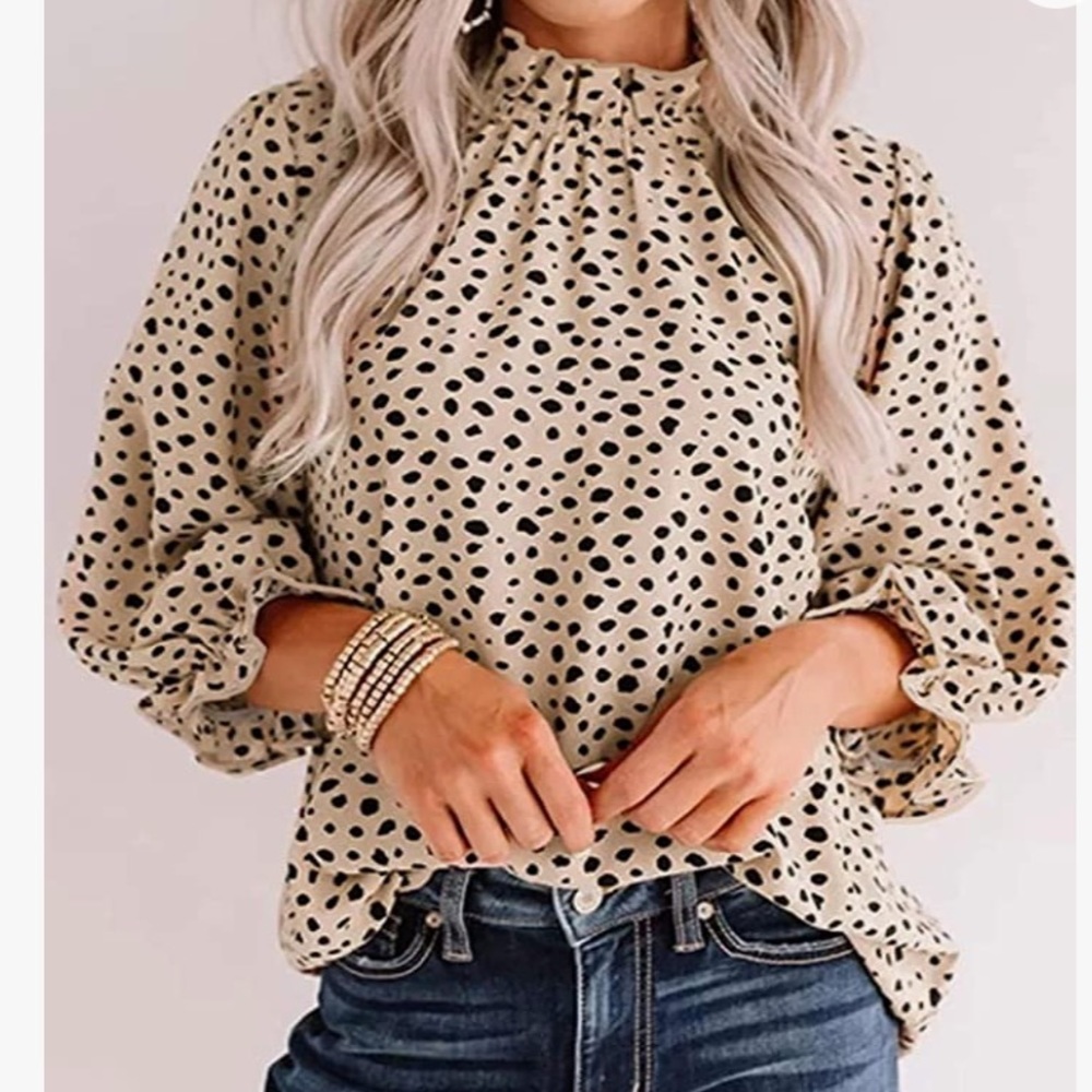 New with tags. Super flattering blouse. Beige with black accents. Womens size Sm